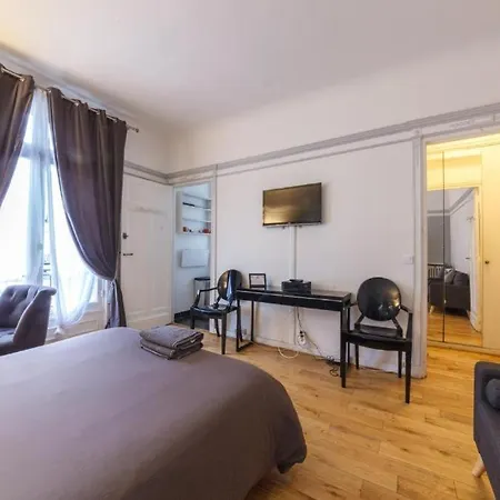 Studio - Avenue Champs-Elysee Paris Exterior photo