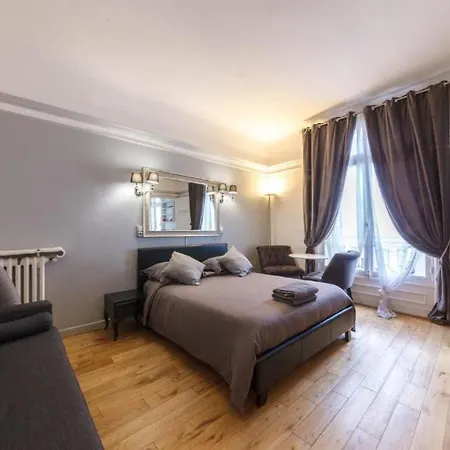 Studio - Avenue Champs-Elysee Paris Exterior photo